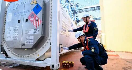 我國大型固態(tài)儲氫設(shè)備實現(xiàn)充氫狀態(tài)海上出口運輸