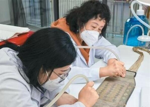 內蒙古博物院有家“文物醫(yī)院”