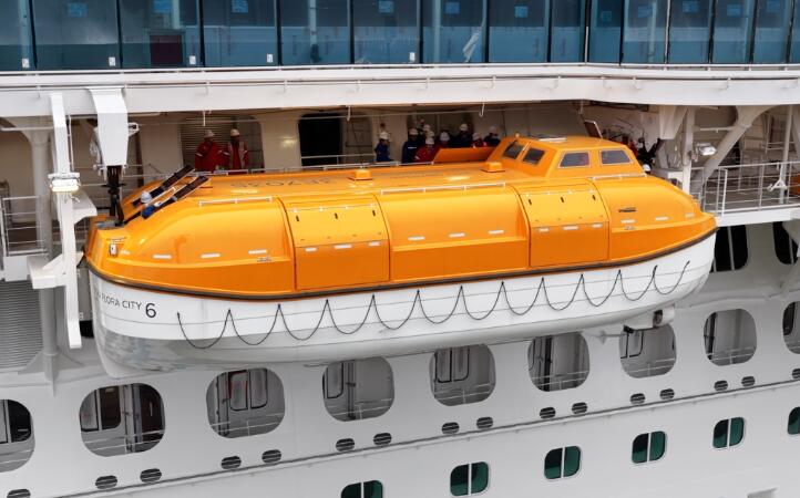 第二艘國產(chǎn)大郵輪進(jìn)行救生艇脫鉤試驗(yàn)