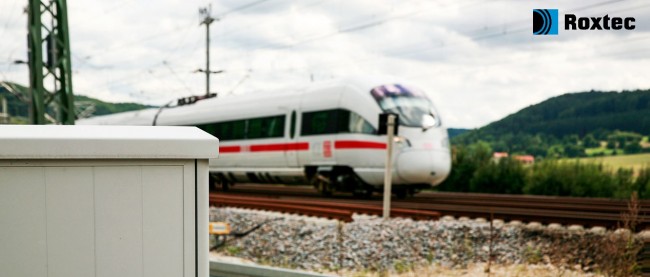 歐洲鐵路互聯(lián)互通迎來里程碑式突破，全球密封專家Roxtec以創(chuàng)新方案賦能跨境路網(wǎng)，確立安全防護(hù)新范式