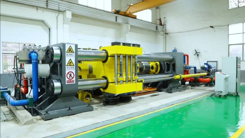 中國(guó)能建自主研發(fā)大噸位阻尼器試驗(yàn)臺(tái)達(dá)國(guó)際先進(jìn)水平