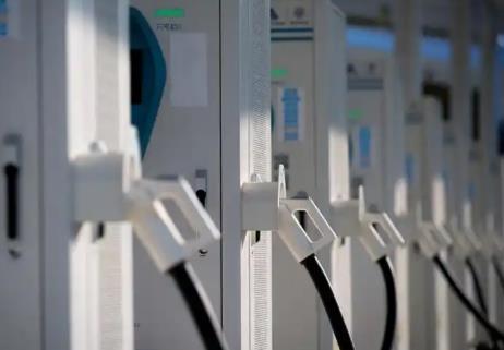 我國電動汽車充電基礎設施（充電槍）總數(shù)超2100萬個