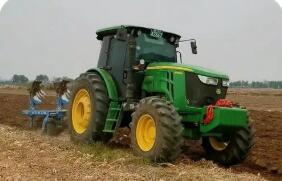 多種技術(shù)路線實現(xiàn)突破 國產(chǎn)大馬力拖拉機頻上新