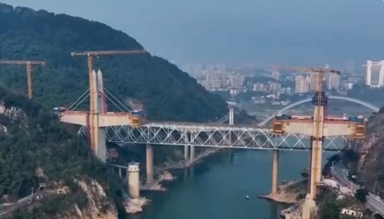 多地重大工程“進(jìn)度條”不斷刷新繪就發(fā)展新圖景 “中國(guó)號(hào)”巨輪破浪前行