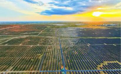 寧夏600萬千瓦采煤沉陷區(qū)光伏基地建成投運(yùn)