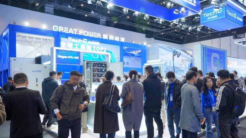 以“硬核內(nèi)芯”定義可靠新高度！鵬輝能源新一代全場(chǎng)景儲(chǔ)能方案亮相ESIE 2026