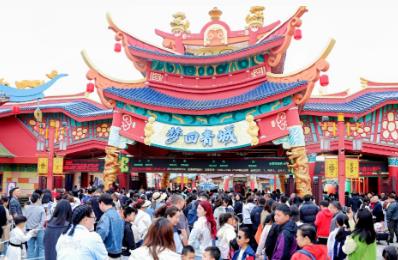 四川再添文旅演藝新地標(biāo)，成都?jí)艋厍喑茄菟囆℃?zhèn)開業(yè)