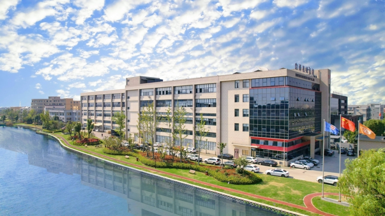 賦能?chē)?guó)產(chǎn)替代攻堅(jiān)，彰顯民族品牌力量——邊鋒機(jī)械集團(tuán)打造國(guó)產(chǎn)隔膜泵典范